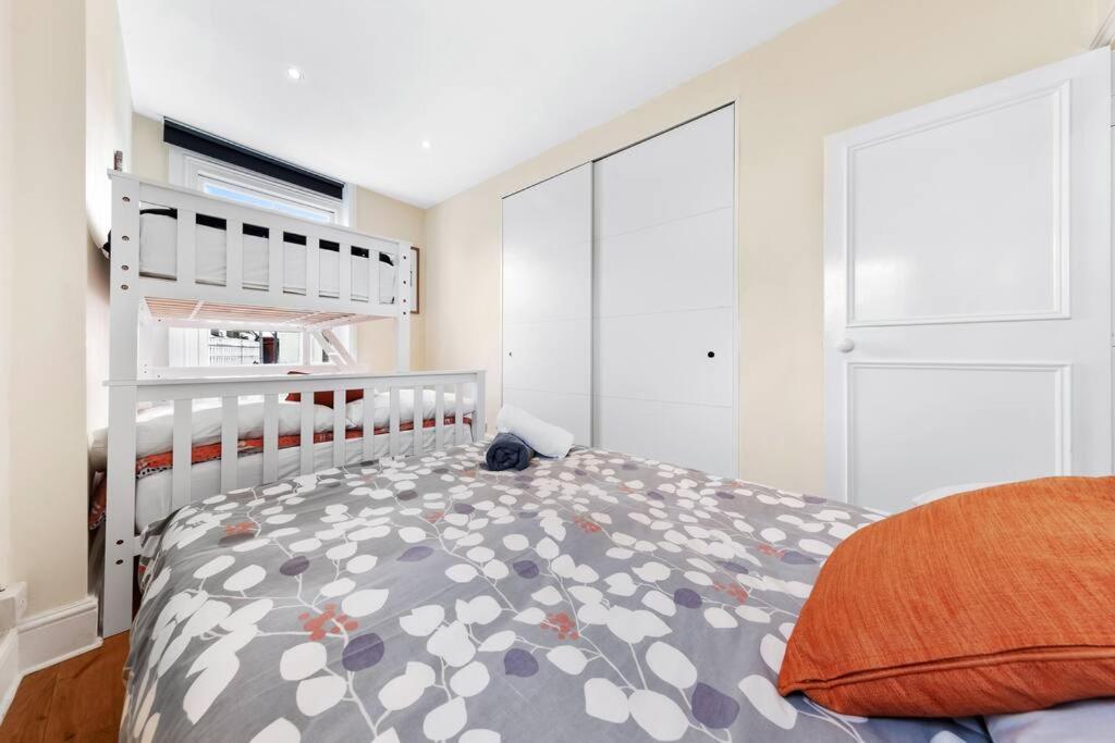Spacious Sleep 11 With Terrace In Earls Court Ec99 Londres Exterior foto