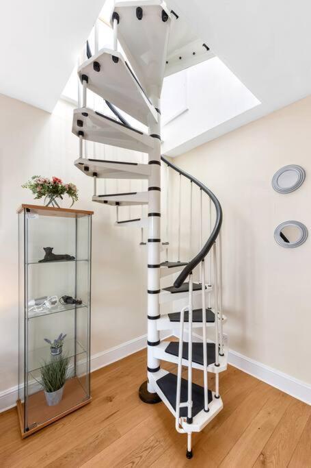 Spacious Sleep 11 With Terrace In Earls Court Ec99 Londres Exterior foto