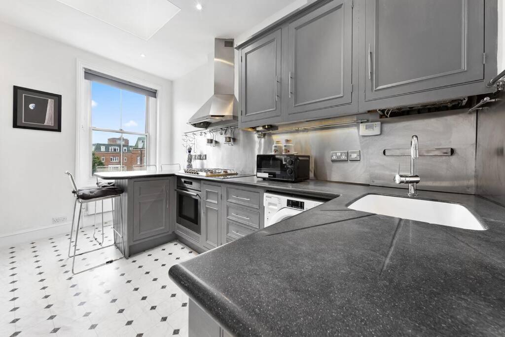 Spacious Sleep 11 With Terrace In Earls Court Ec99 Londres Exterior foto